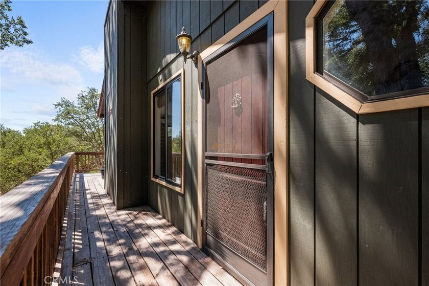 Welcome to your dream home! This stunning custom-built 3 bedroom - photo 28