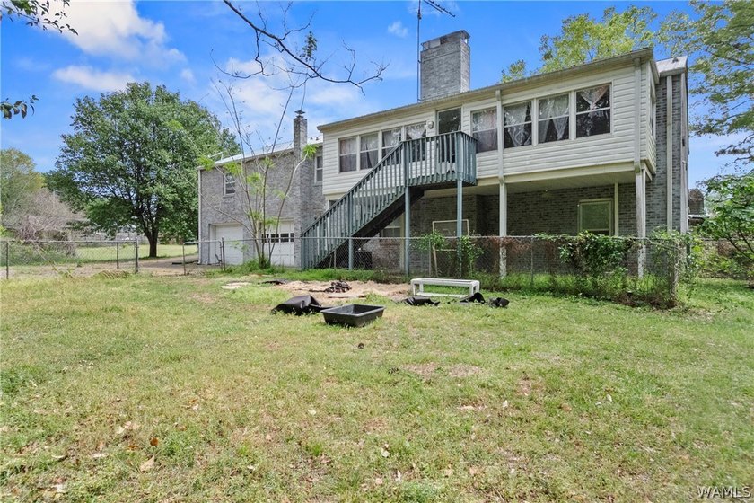 This spacious 6-bedroom, 4-bathroom home offers over 3,360 sq ft - photo 29