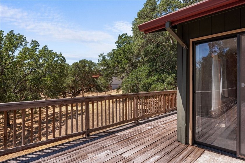 Welcome to your dream home! This stunning custom-built 3 bedroom - photo 34