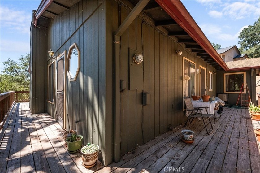 Welcome to your dream home! This stunning custom-built 3 bedroom - photo 36