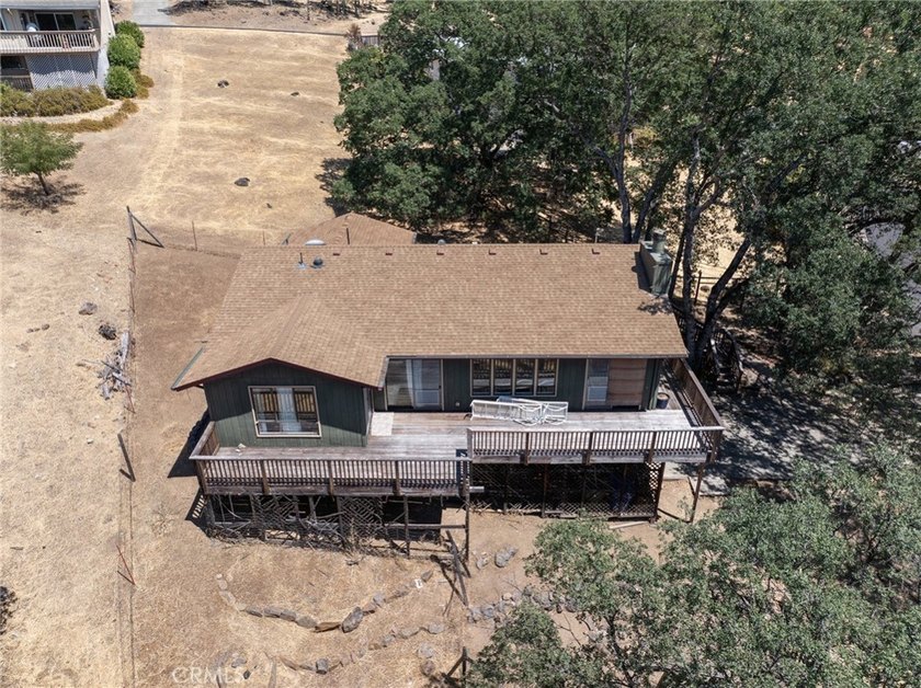 Welcome to your dream home! This stunning custom-built 3 bedroom - photo 38