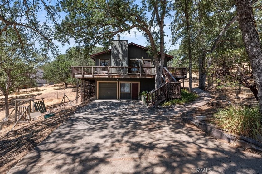 Welcome to your dream home! This stunning custom-built 3 bedroom - photo 44