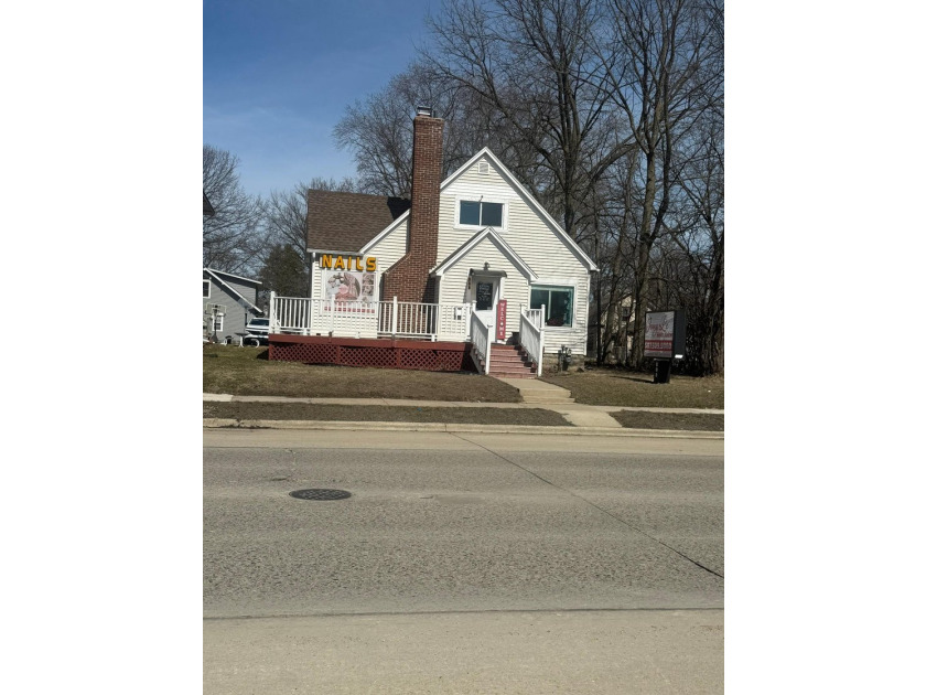 Offered at $180,000, this well-maintained and recently remodeled - photo 9