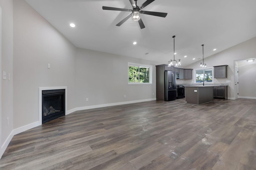 331 Gateway Parkway - photo 11
