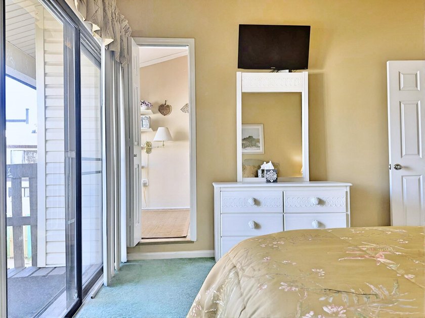 Exceptional Value 3-Bedroom Townhome Approximately One Mile to - photo 19
