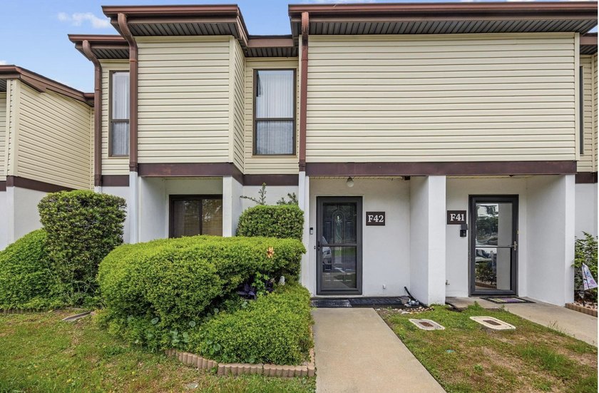 Exceptional Value 3-Bedroom Townhome Approximately One Mile to - photo 28