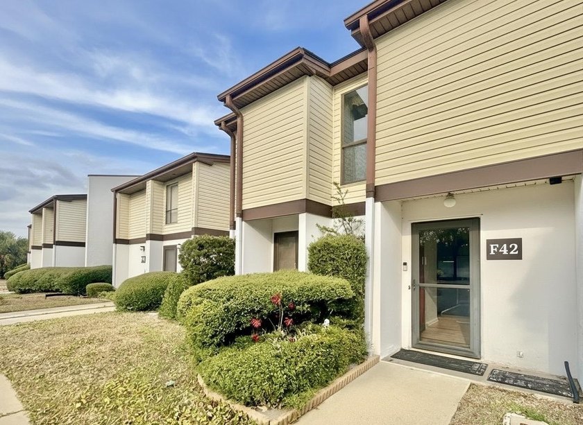 Exceptional Value 3-Bedroom Townhome Approximately One Mile to - photo 29