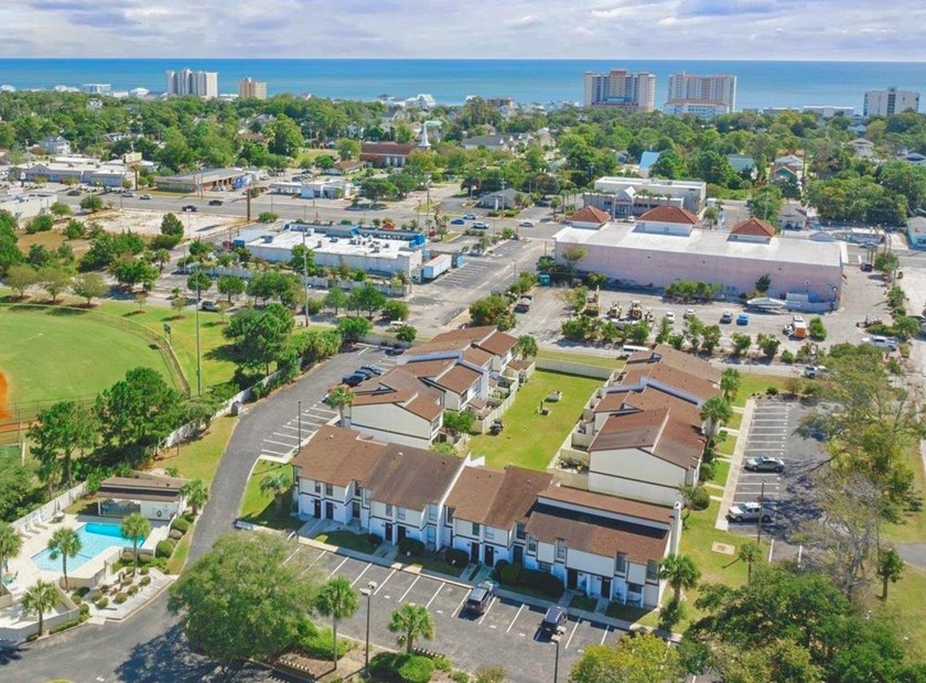 Exceptional Value 3-Bedroom Townhome Approximately One Mile to - photo 33
