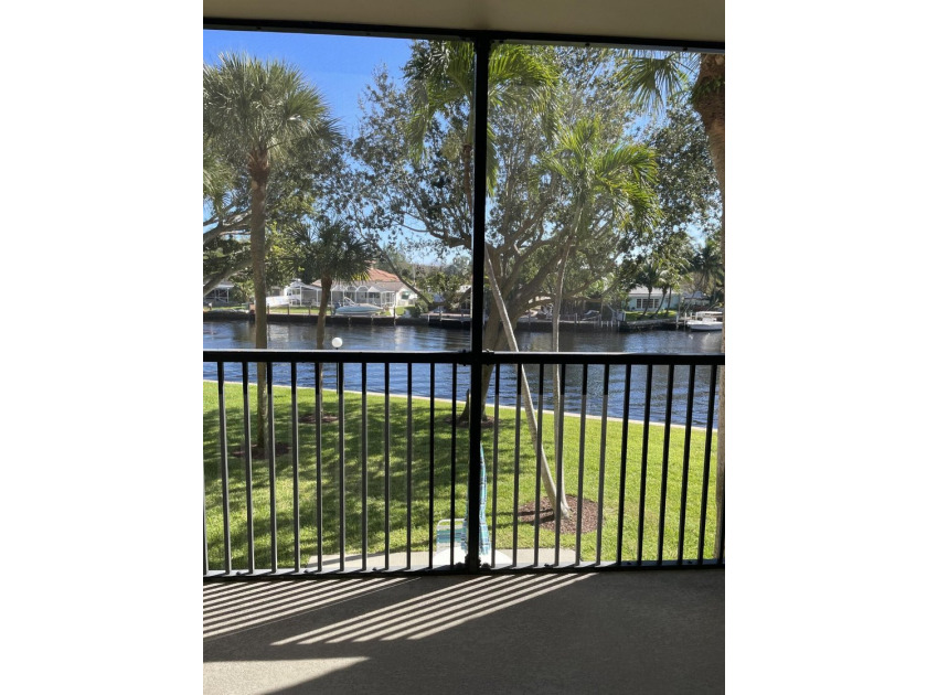 GREAT LOCATION-BEST SCHOOLS-5 MIN TO DOWNTOWN BOCA RATON- CLOSE - photo 3