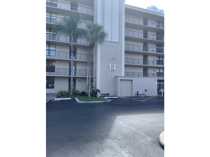GREAT LOCATION-BEST SCHOOLS-5 MIN TO DOWNTOWN BOCA RATON- CLOSE - photo 4