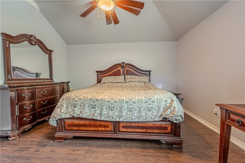 Charming and well-maintained home featuring an inviting - photo 15