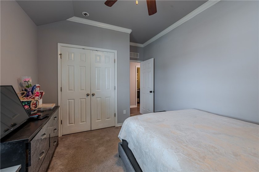 Charming and well-maintained home featuring an inviting - photo 21