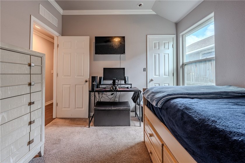 Charming and well-maintained home featuring an inviting - photo 25