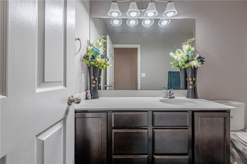 Charming and well-maintained home featuring an inviting - photo 27