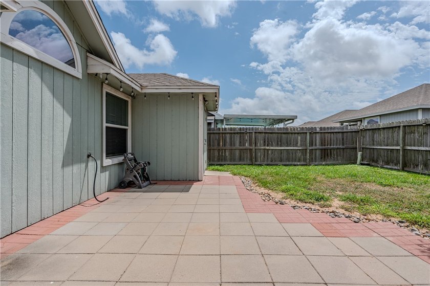 Charming and well-maintained home featuring an inviting - photo 31