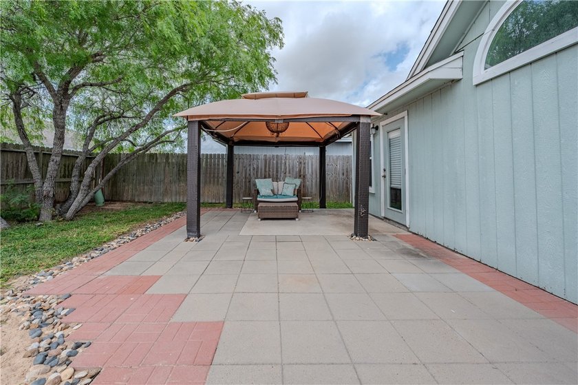 Charming and well-maintained home featuring an inviting - photo 33