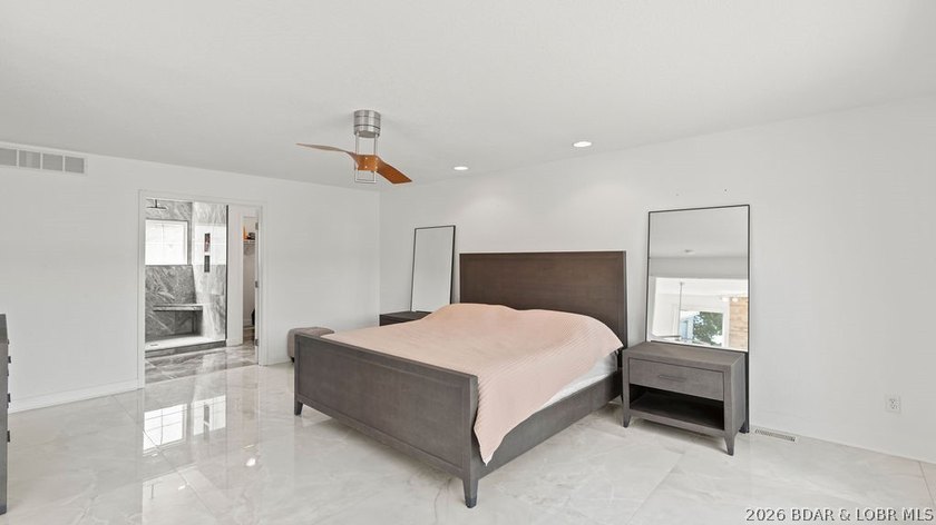 Luxury lakefront home located in a highly sought-after cove at - photo 34