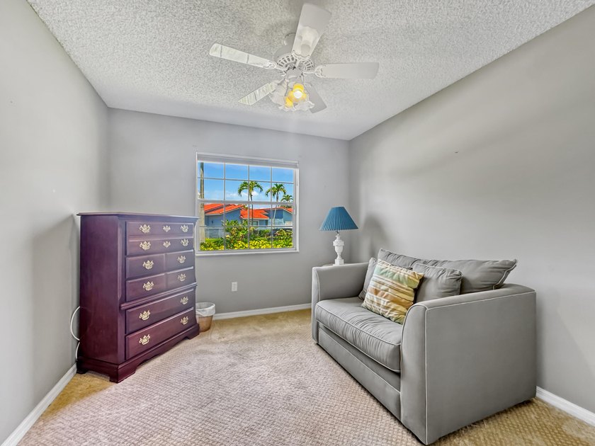 Welcome to this spacious 3-bedroom, 2-bath single-family home in - photo 18