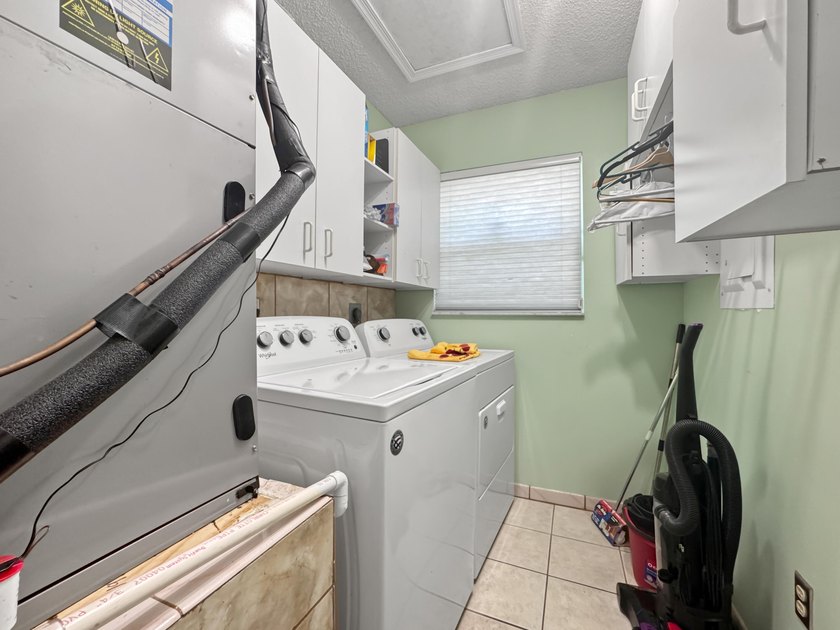 Welcome to this spacious 3-bedroom, 2-bath single-family home in - photo 22