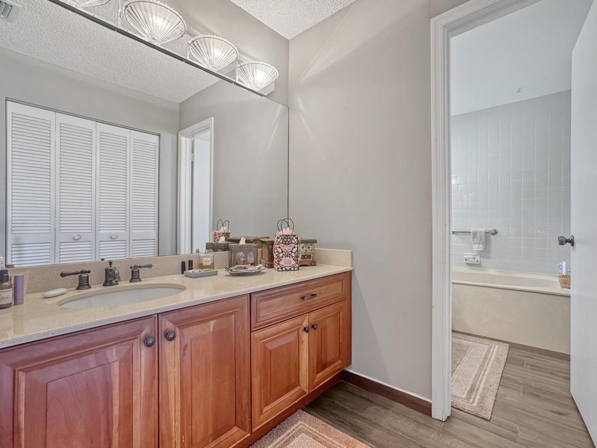 Welcome to this spacious 3-bedroom, 2-bath single-family home in - photo 27