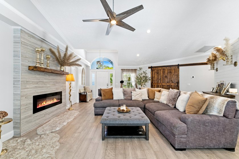 Welcome to this beautifully updated 4-bedroom, 3-bathroom home - photo 7