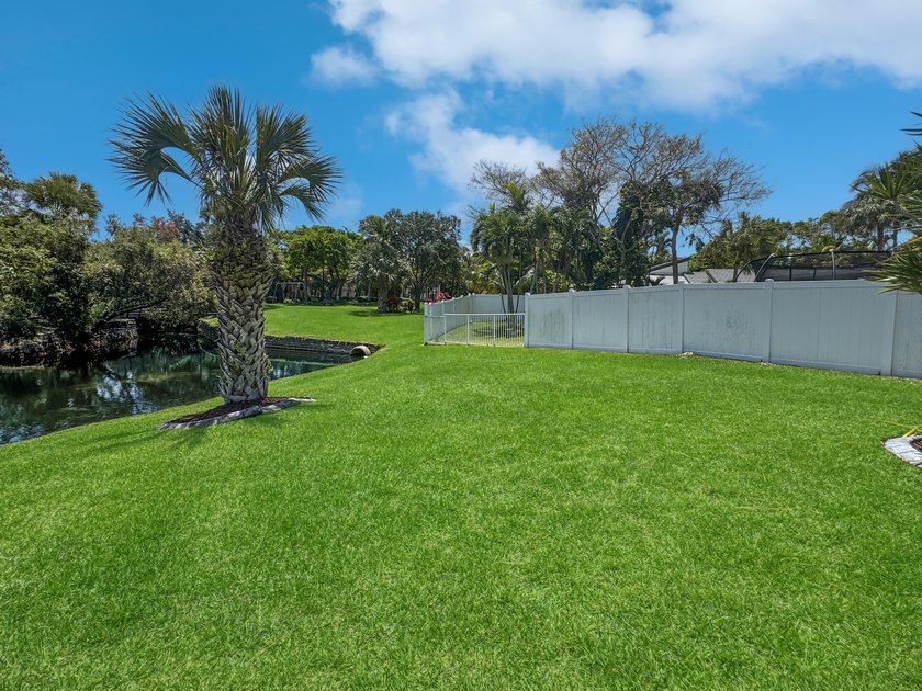 Welcome to this spacious 3-bedroom, 2-bath single-family home in - photo 36