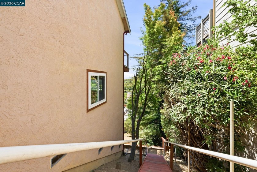 Beautifully updated tri-level home located on a quiet cul-de-sac - photo 50