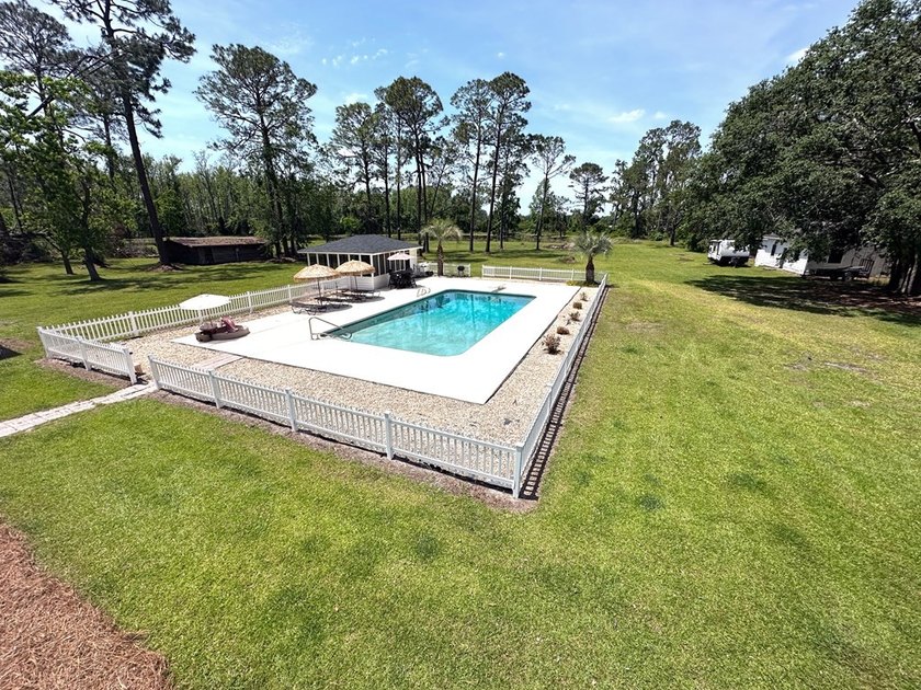 Welcome to your dream country retreat-a stunning home nestled on - photo 2