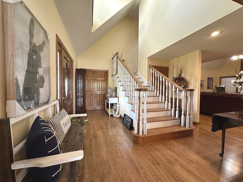Welcome to your dream country retreat-a stunning home nestled on - photo 4