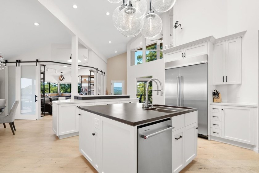 Sweeping Monterey Bay views, exceptional privacy, and a - photo 14