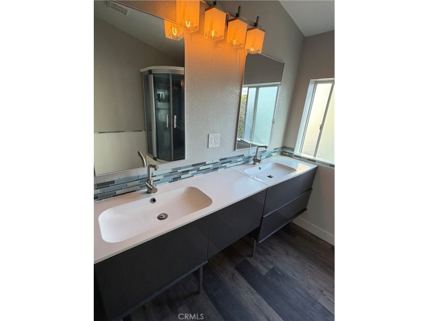 Beautiful, clean and move in ready. This 3 bedroom, 2 bth., Surf - photo 18