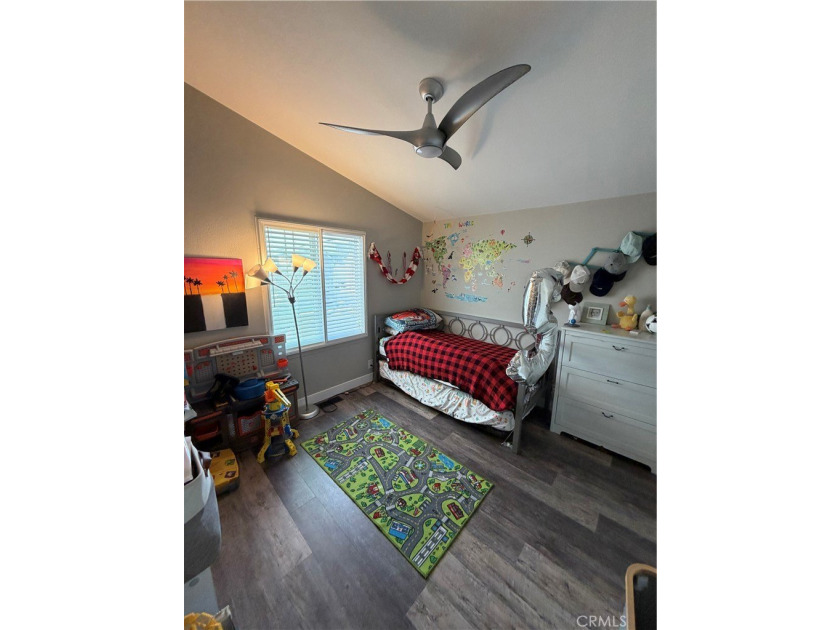 Beautiful, clean and move in ready. This 3 bedroom, 2 bth., Surf - photo 24