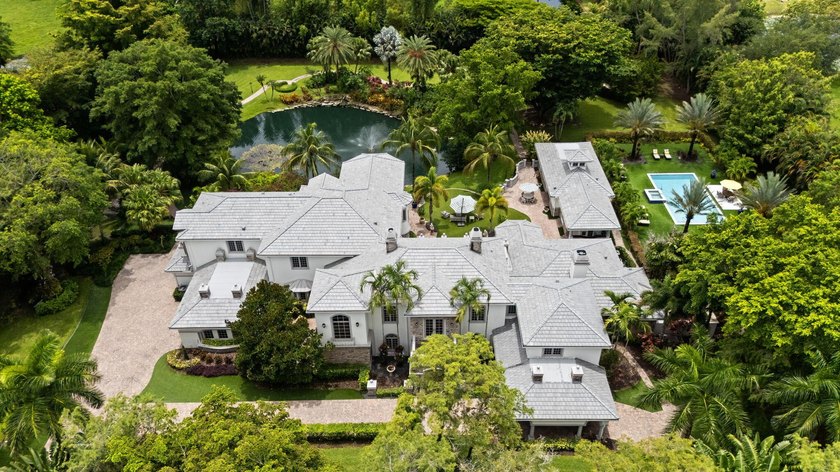 Spectacular, Grande Manor on 3 sprawling acres completely fenced - photo 9