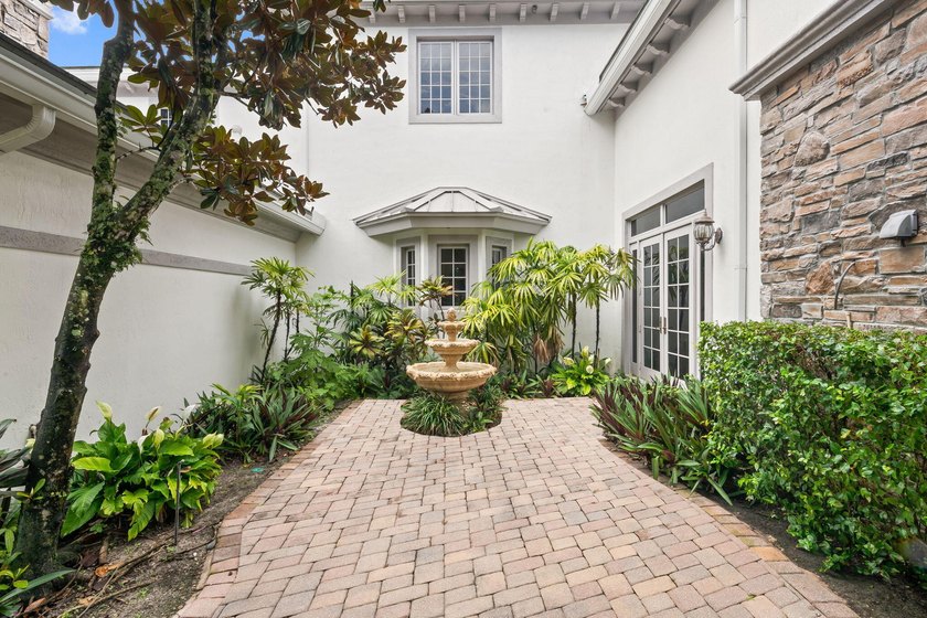 Spectacular, Grande Manor on 3 sprawling acres completely fenced - photo 10