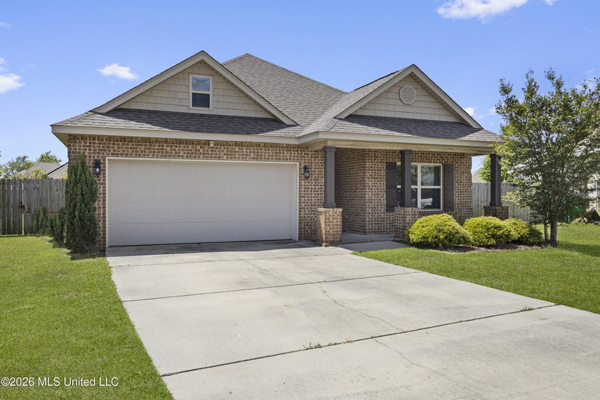 NEW LISTING in Southpointe - Ocean Springs! Tucked away on a - photo 2