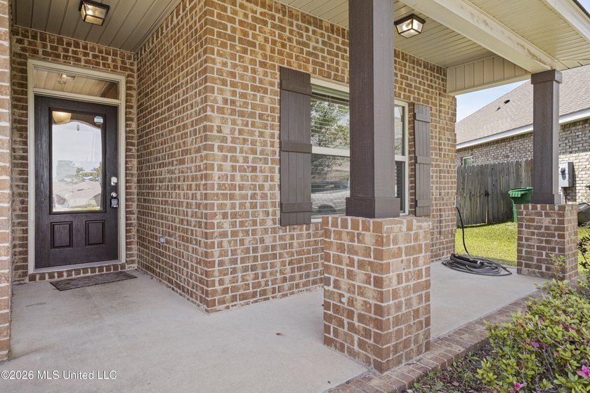 NEW LISTING in Southpointe - Ocean Springs! Tucked away on a - photo 3