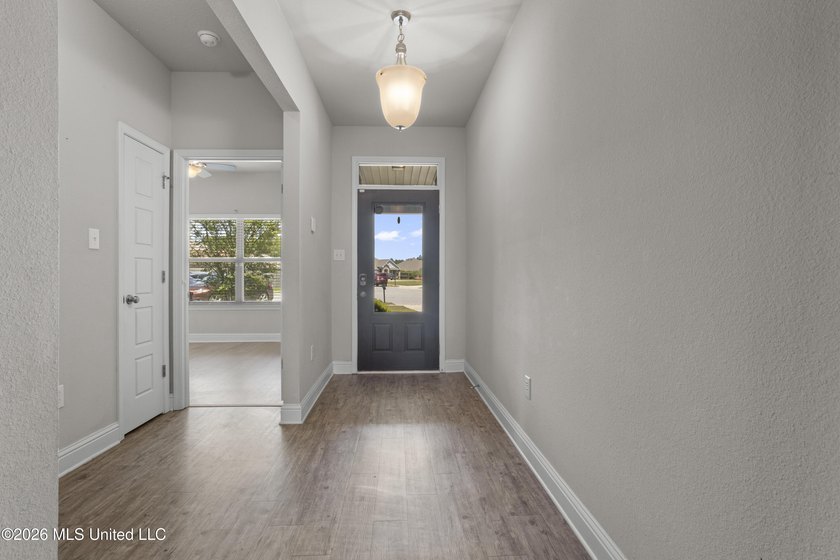 NEW LISTING in Southpointe - Ocean Springs! Tucked away on a - photo 4
