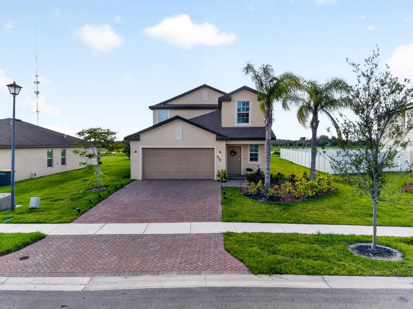 Built in 2024 this pristine Mediterranean-style floor plan - photo 6