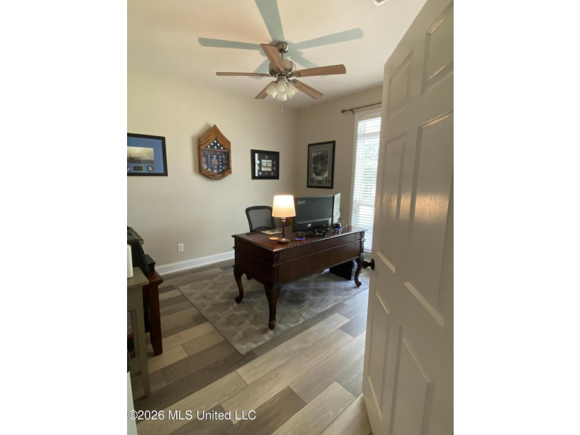 Beautiful Southern Home. Situated on 2 lots with exceptional - photo 16