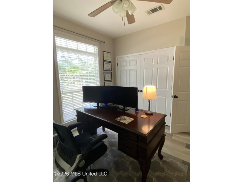 Beautiful Southern Home. Situated on 2 lots with exceptional - photo 17