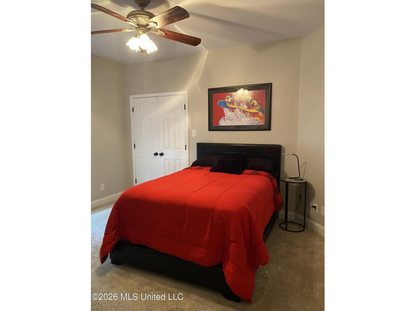Beautiful Southern Home. Situated on 2 lots with exceptional - photo 22