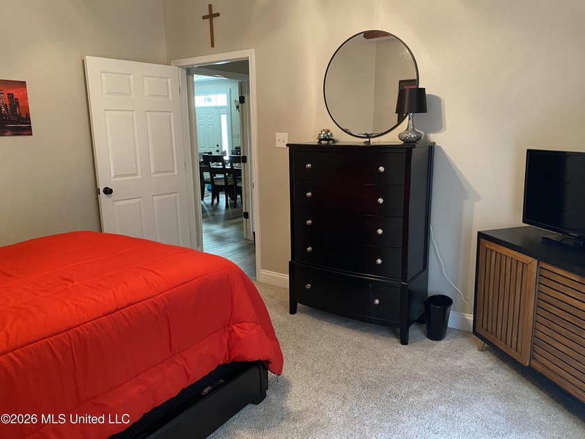 Beautiful Southern Home. Situated on 2 lots with exceptional - photo 23
