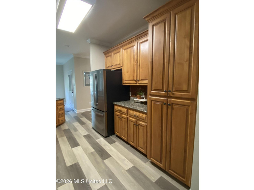 Beautiful Southern Home. Situated on 2 lots with exceptional - photo 25