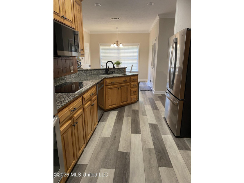 Beautiful Southern Home. Situated on 2 lots with exceptional - photo 26