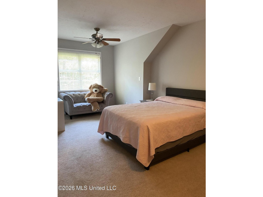 Beautiful Southern Home. Situated on 2 lots with exceptional - photo 30