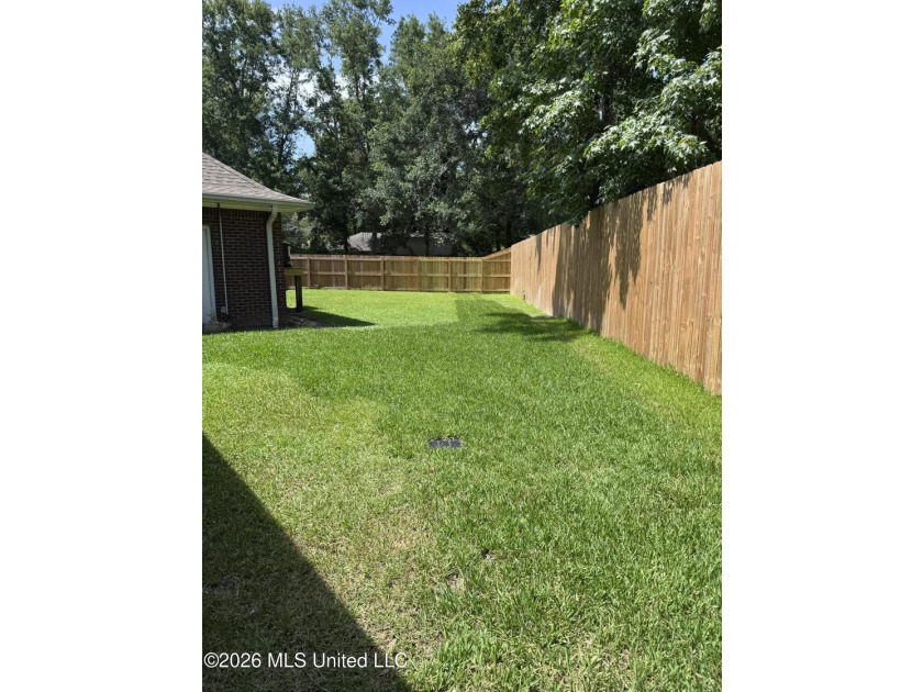 Beautiful Southern Home. Situated on 2 lots with exceptional - photo 38