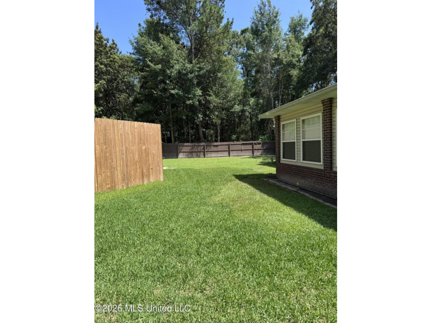 Beautiful Southern Home. Situated on 2 lots with exceptional - photo 44