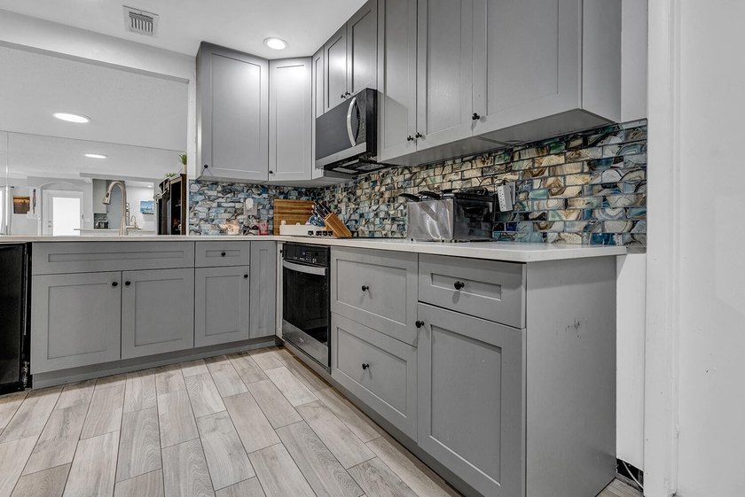 Welcome to this charming 3-bedroom, 2-bath single-family home in - photo 7