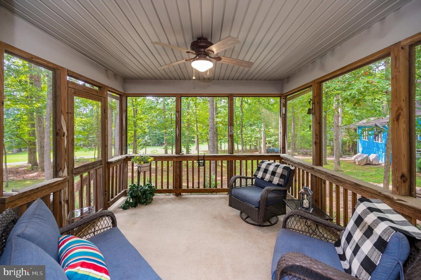 Tucked in the cul-de-sac &amp; sitting on a wooded lot give this - photo 39