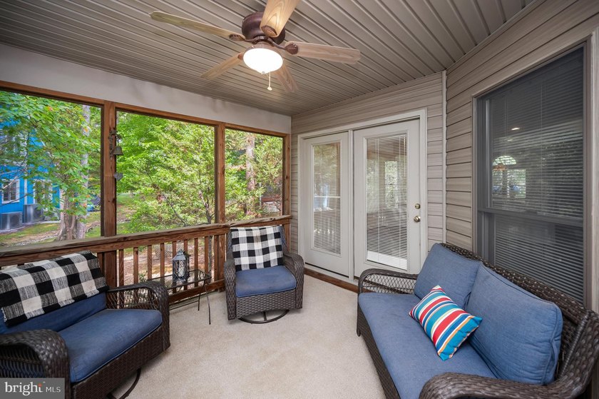 Tucked in the cul-de-sac &amp; sitting on a wooded lot give this - photo 40